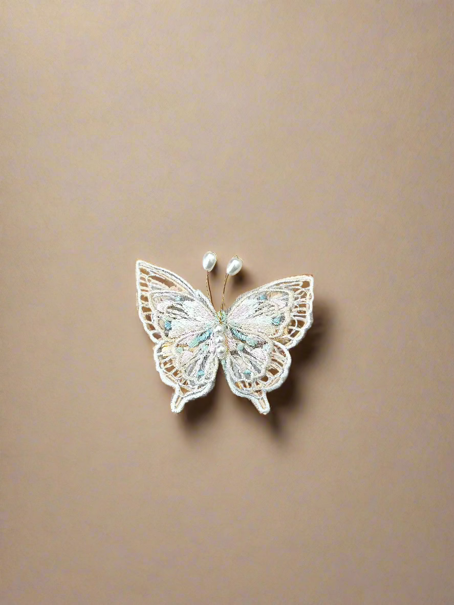 pearled butterfly alligator clip