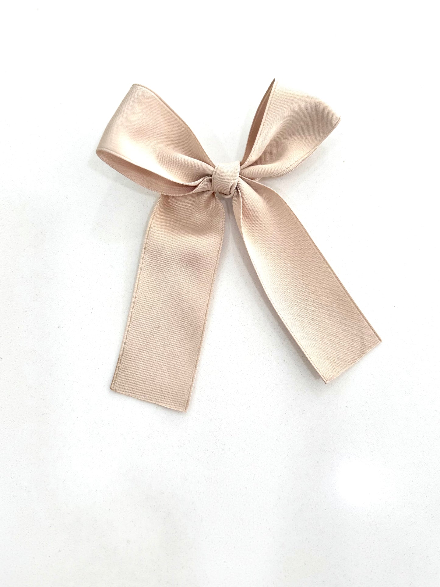 Everly Bow – soft, structured hair bow in Beige