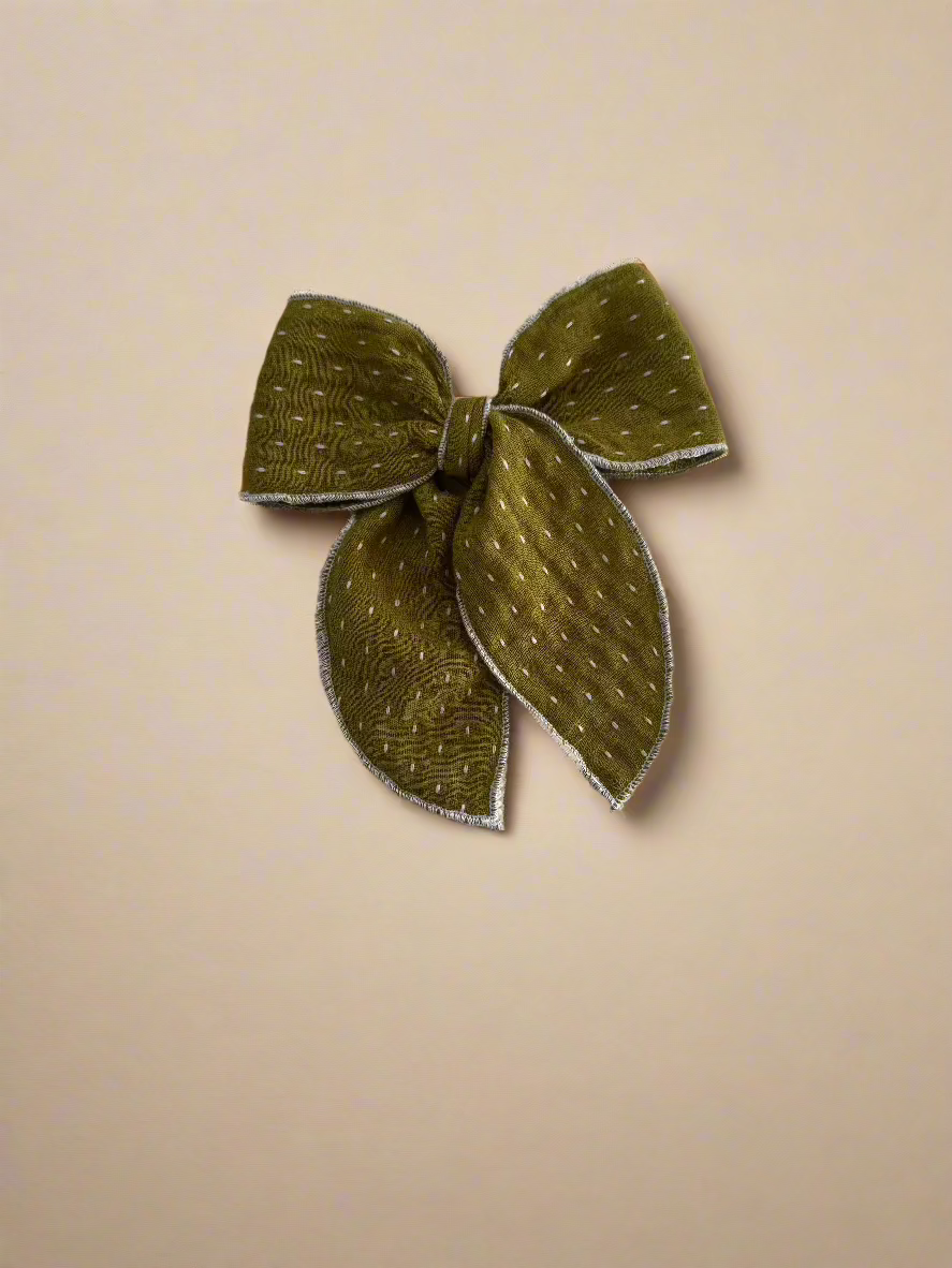 GREEN FABLE BOW