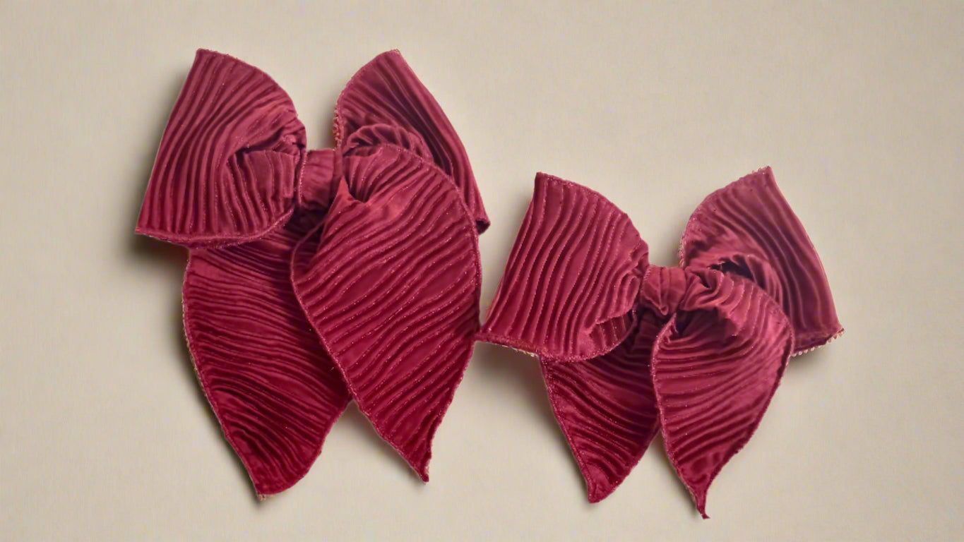 Red fable textured hair bow