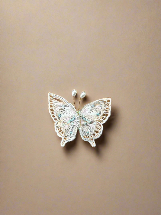 pearled butterfly alligator clip 