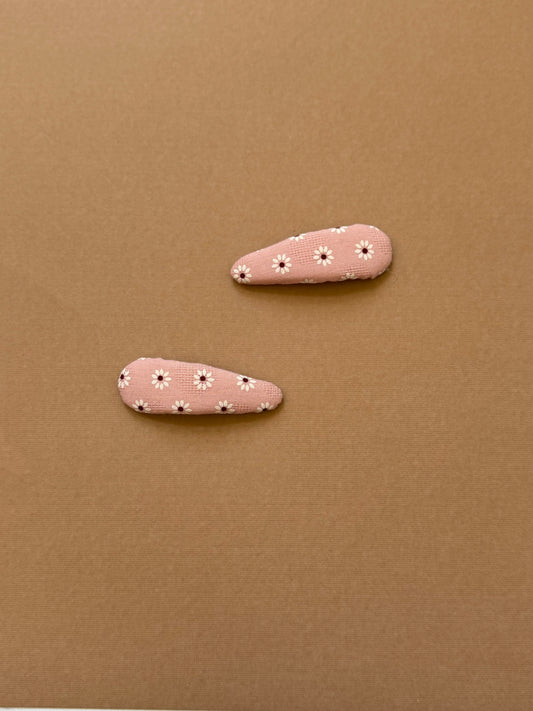 Pink teardrop snap clip with white flowers 