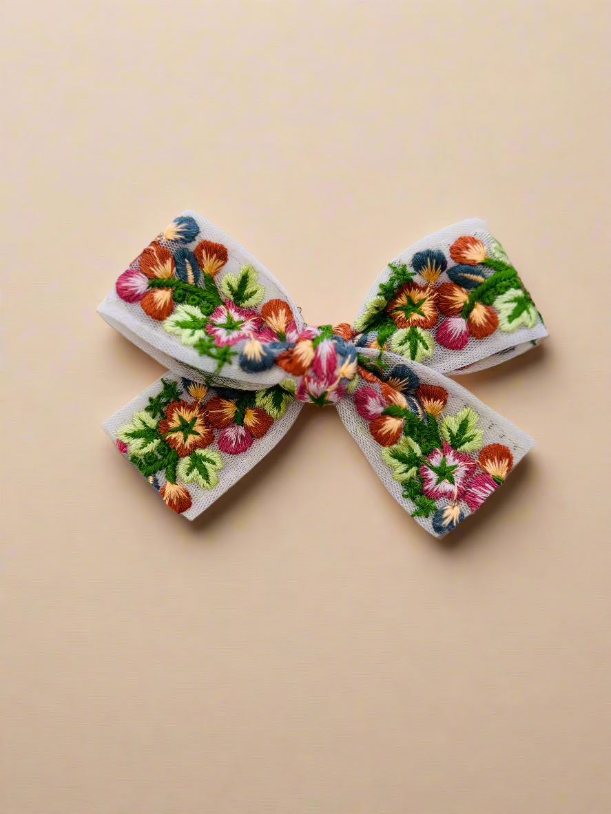 Embroidered hair bow 