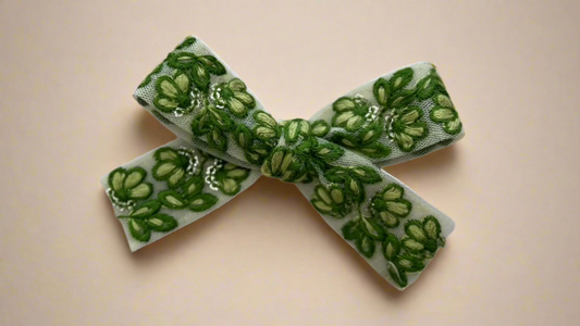 Green embroidered bow 