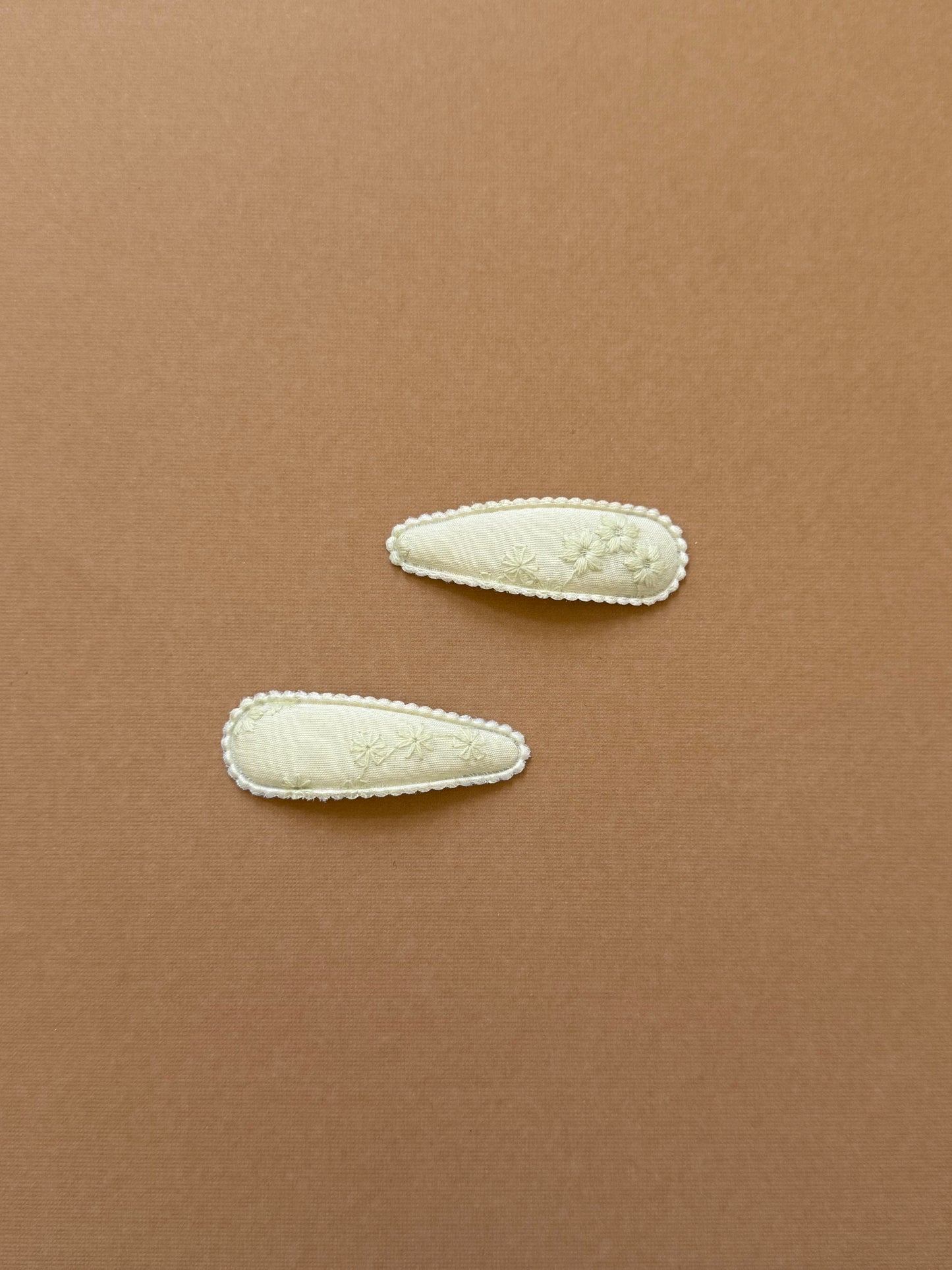 Mint green snap clip with scalloped edge and embroidered flower

