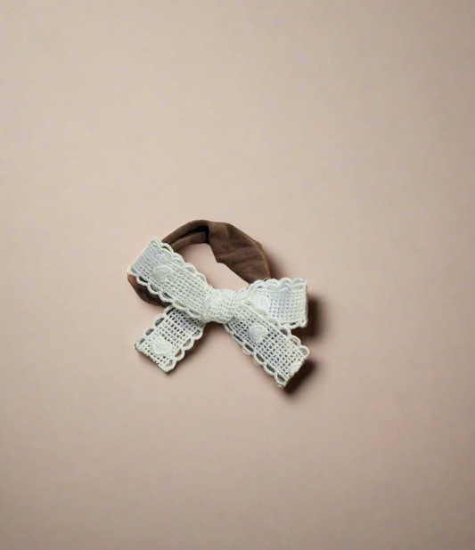 scalloped edge hair bow 
